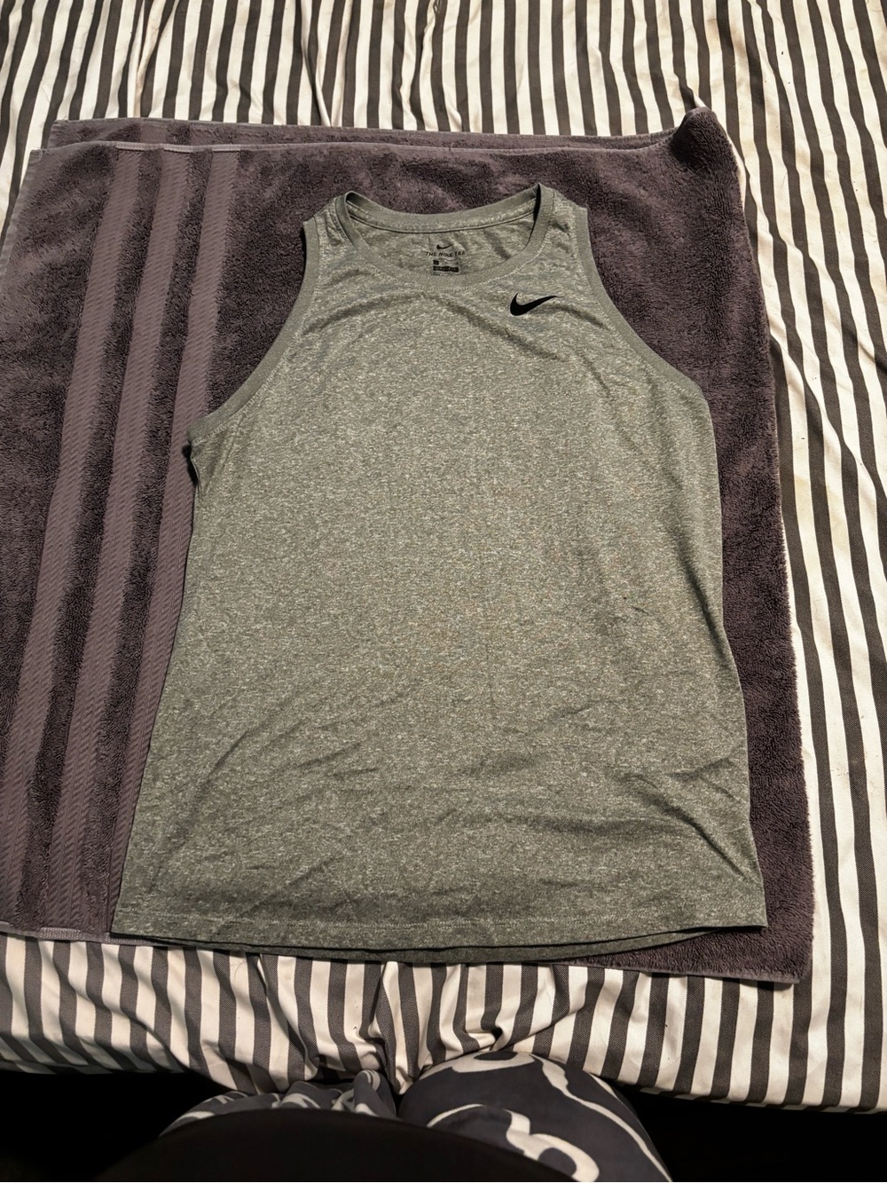 Womens size L Nike Gray Athletic Tank Top - Sleeveless Performance Shirt
